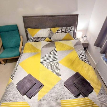 ロンドン Modern 3-Bed House In Surrey Quaysヴィラ エクステリア 写真