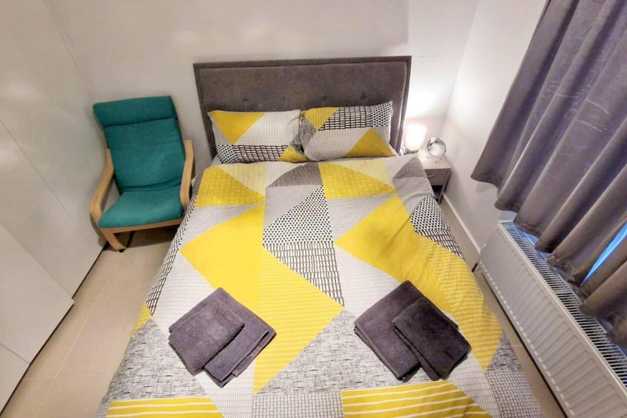 ロンドン Modern 3-Bed House In Surrey Quaysヴィラ エクステリア 写真