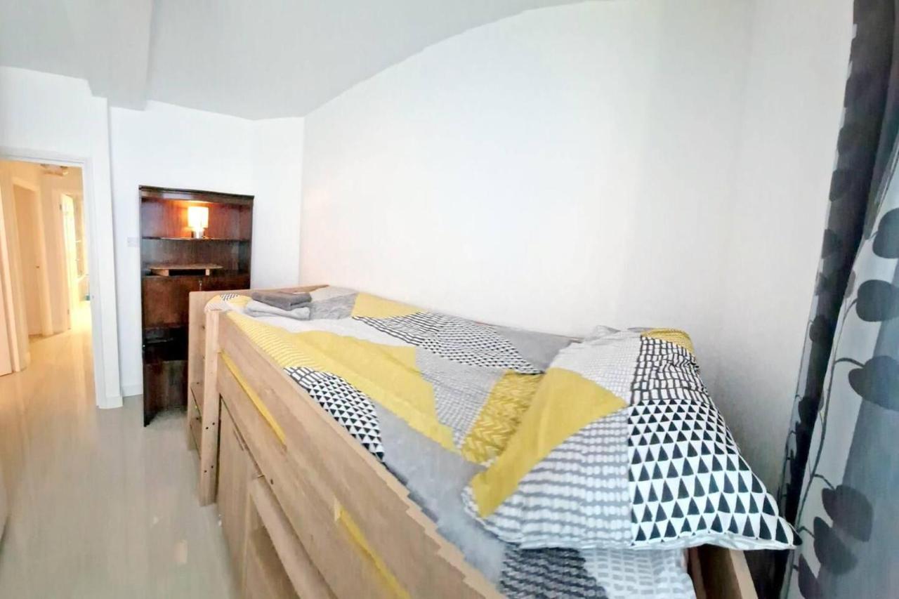 ロンドン Modern 3-Bed House In Surrey Quaysヴィラ エクステリア 写真