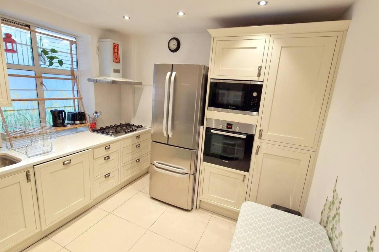 ロンドン Modern 3-Bed House In Surrey Quaysヴィラ エクステリア 写真